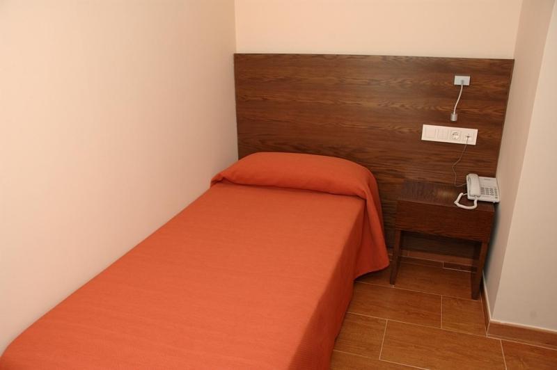 Hostal Los Coronales Madrid Ruang foto